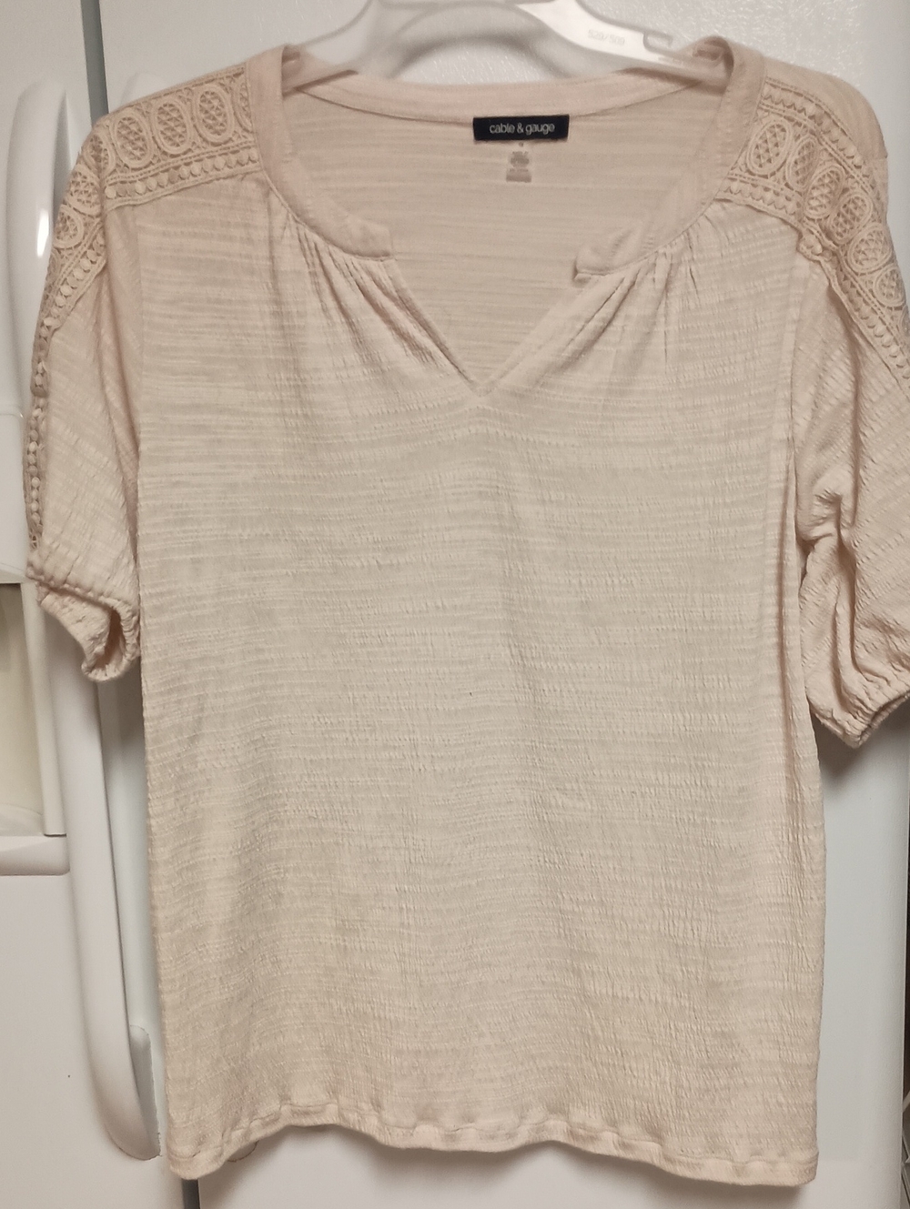 Cable & Gauge Cream Short-Sleeve Top with Crochet Shoulders. Women's Size 1X